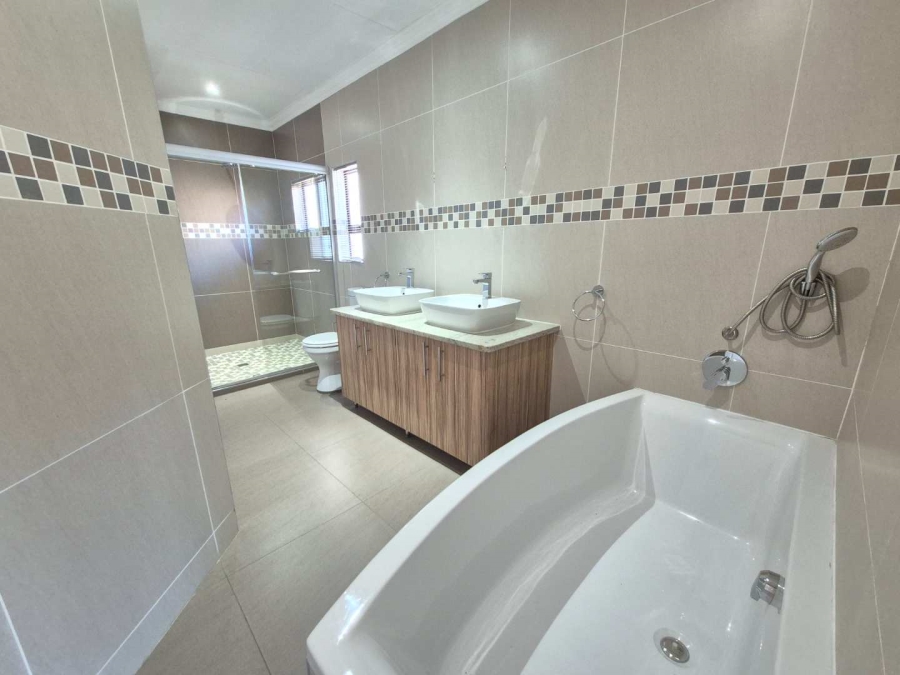 4 Bedroom Property for Sale in Heuwelsig Free State